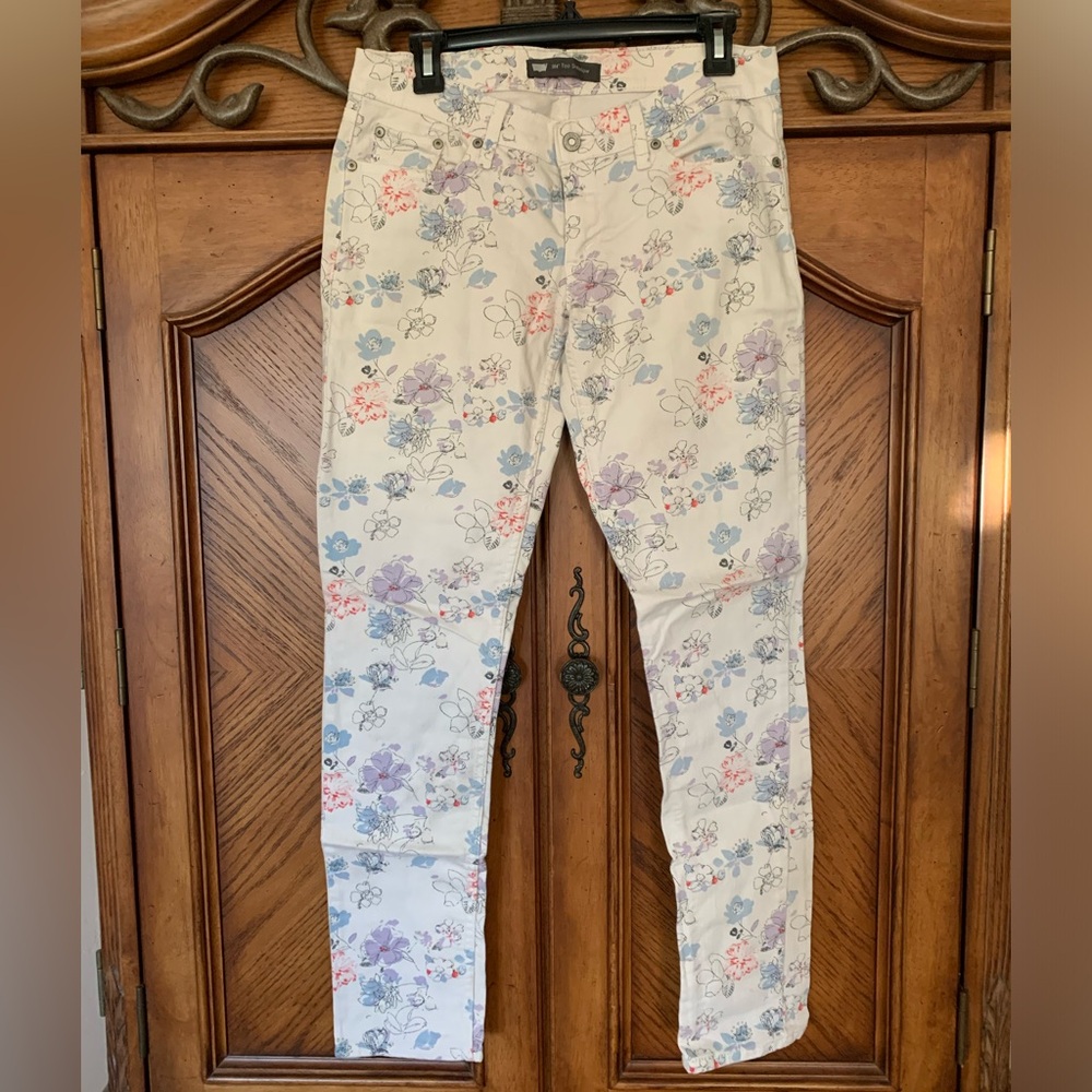 Levi’s Jeans - 524 Too Superlow Style - White Floral Print - Size 9